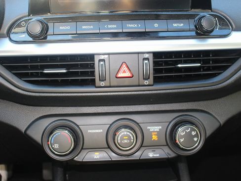 Certified 2023 Kia Forte LXS image 30