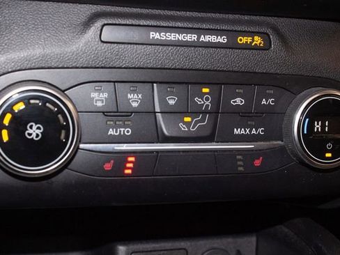 Used 2020 Ford Escape SE image 29