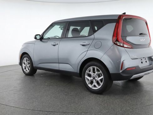 Used 2025 Kia Soul LX w/ LX Technology Package FWD image 6
