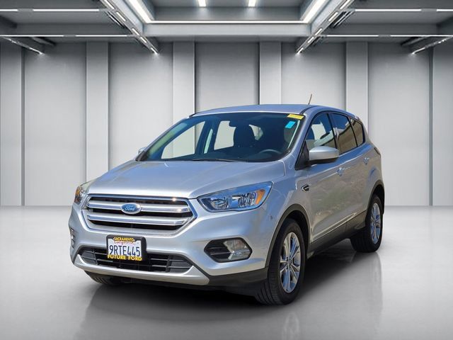 Used 2017 Ford Escape SE FWD image 3