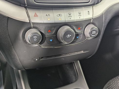 Used 2020 Dodge Journey SE w/ SE Popular Equipment Group FWD image 18