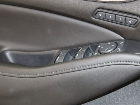 Used 2022 Buick Enclave Avenir w/ Avenir Technology Package image 38