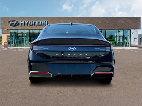 Certified 2025 Hyundai Sonata SEL AWD/4WD image 6