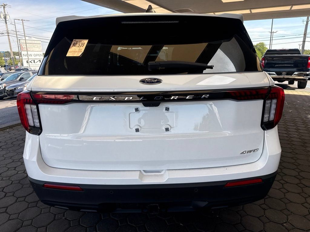 Used 2026 Ford Explorer Active AWD/4WD image 7