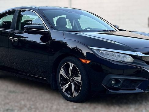 Used 2016 Honda Civic Touring image 4