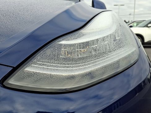 Used 2022 Tesla Model Y Long Range image 9