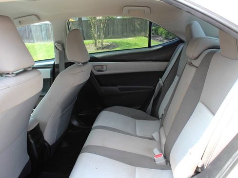 Used 2018 Toyota Corolla LE FWD image 11