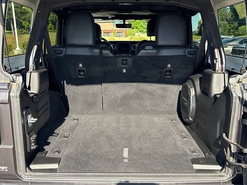 Used 2018 Jeep Wrangler Unlimited Sahara AWD/4WD image 24