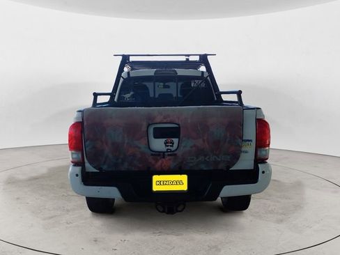 Used 2016 Toyota Tacoma TRD Off-Road image 4