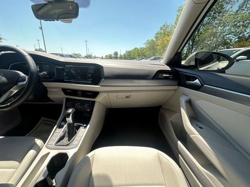 Used 2024 Volkswagen Jetta SE FWD image 28