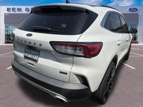 Used 2020 Ford Escape Titanium w/ Titanium Premium Package 2.0 AWD/4WD image 4