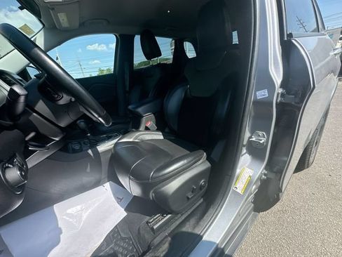 Used 2020 Jeep Cherokee Latitude Plus AWD/4WD image 13
