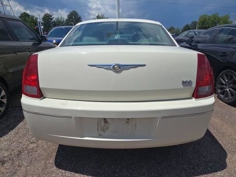 Used 2006 Chrysler 300 Touring w/ Comfort/Convenience Group RWD image 6