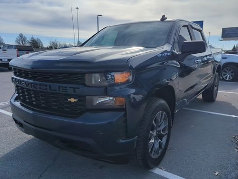 Used 2020 Chevrolet Silverado 1500 Custom w/ Custom Value Package image 3