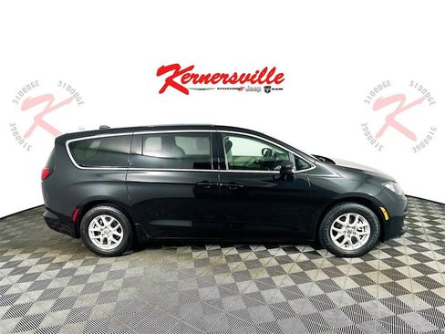 Used 2023 Chrysler Voyager LX image 8