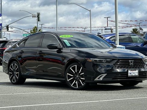 Used 2024 Honda Accord Touring image 2