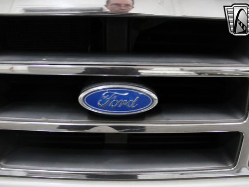 Used 1992 Ford Bronco XLT image 11