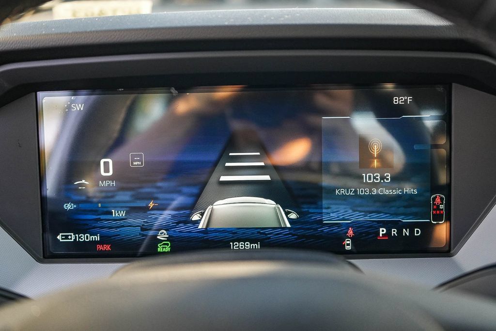 Used 2027 Chevrolet Bolt RS FWD image 21