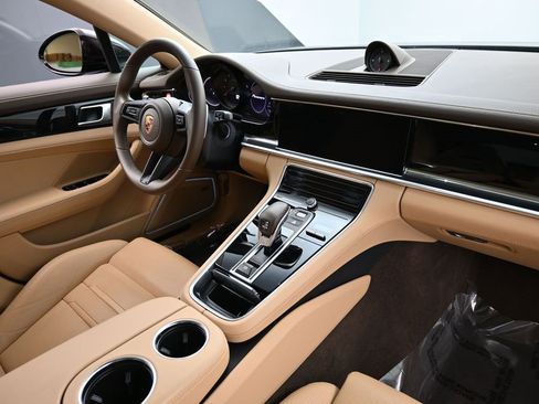 Used 2023 Porsche Panamera Platinum Edition image 34
