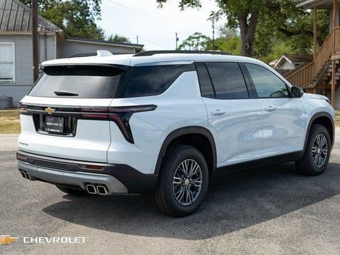 New 2026 Chevrolet Traverse LT w/ Enhanced Driving Package FWD image 5
