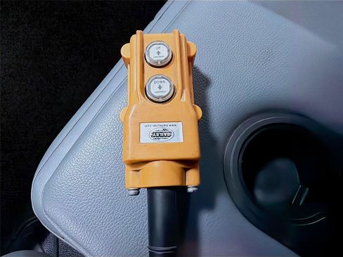 Used 2022 Ford F650 2WD Regular Cab Super Duty image 35