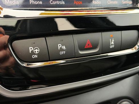 Used 2019 Jeep Cherokee Limited w/ Technology Group image 34