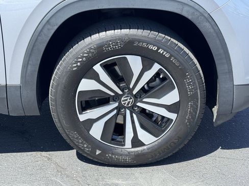 Used 2024 Volkswagen Atlas SE FWD image 3
