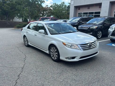 Used 2011 Toyota Avalon Limited FWD image 3