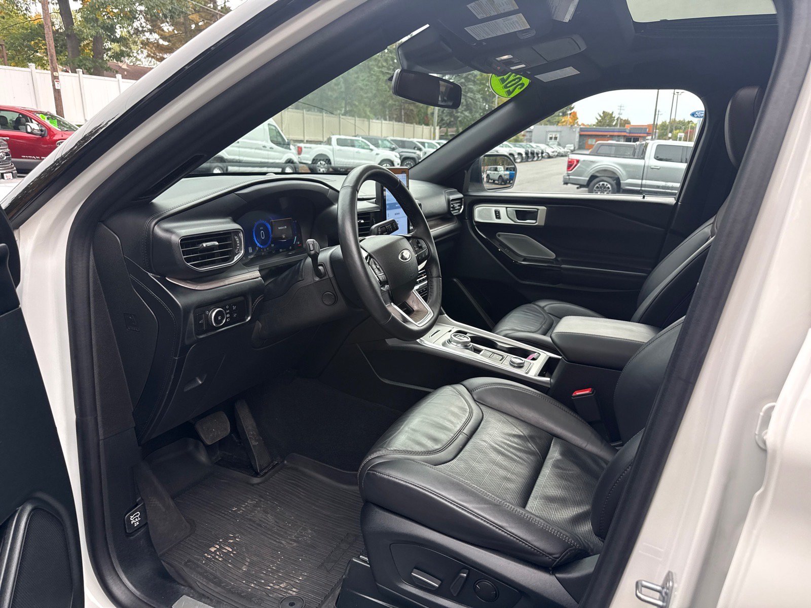 Used 2023 Ford Explorer Platinum w/ Technology Package AWD/4WD image 11