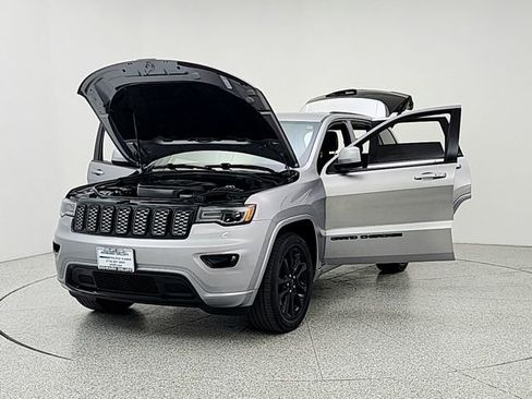 Used 2021 Jeep Grand Cherokee Laredo X AWD/4WD image 9
