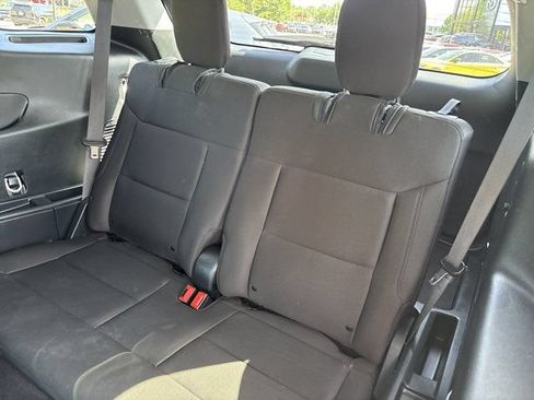 Used 2023 Ford Explorer XLT AWD/4WD image 17