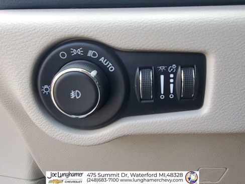 Used 2022 Chrysler Pacifica Touring-L FWD image 18