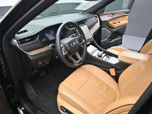 Used 2024 Jeep Grand Cherokee L Summit image 9