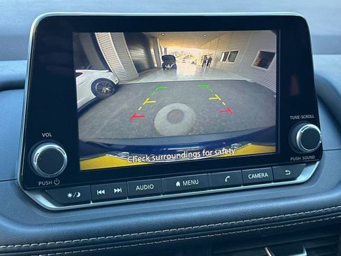 Used 2023 Nissan Rogue SV image 19