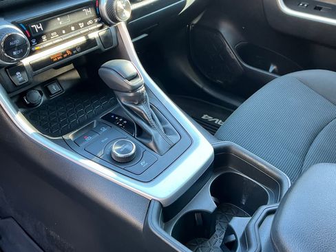 Used 2020 Toyota RAV4 LE image 19