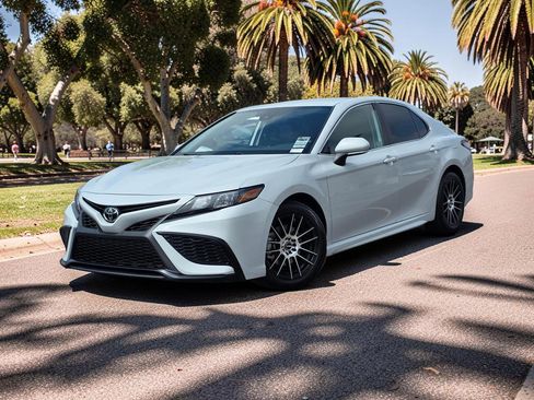 Used 2023 Toyota Camry SE w/ Protection Package (Q2) (TMS) FWD image 2