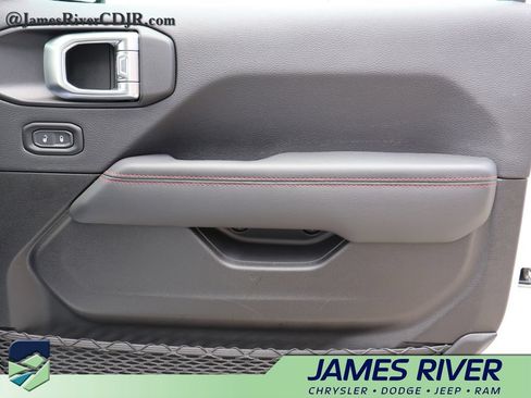 Used 2023 Jeep Wrangler Unlimited Rubicon w/ Cold Weather Group AWD/4WD image 8