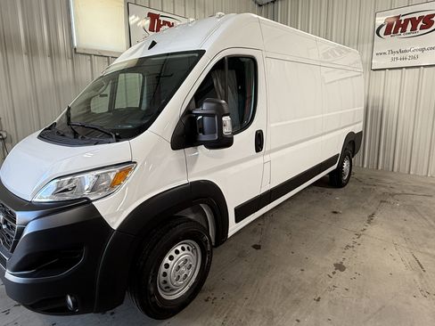 Used 2025 RAM ProMaster 2500 w/ Convenience Group image 14