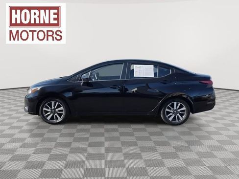 Used 2023 Nissan Versa SV image 4