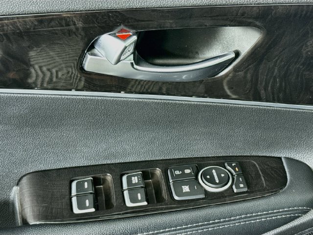 Used 2017 Kia Sorento FWD image 21