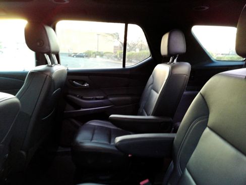 Certified 2023 Chevrolet Traverse LT w/ LT Premium Package AWD/4WD image 12