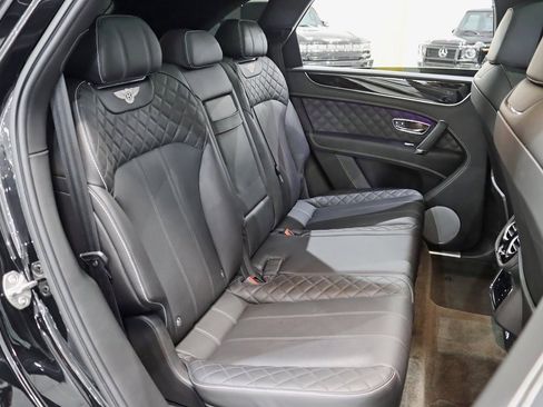 Used 2019 Bentley Bentayga image 28