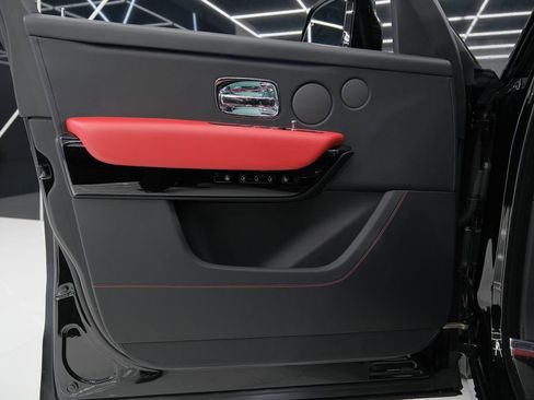 Used 2025 Rolls-Royce Cullinan image 51