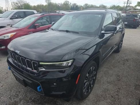 Used 2022 Jeep Grand Cherokee Overland w/ Advanced Protech Group III AWD/4WD image 18