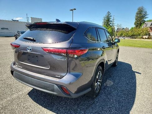 Used 2021 Toyota Highlander XLE FWD image 7