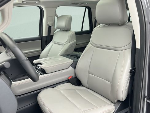 Used 2025 Ford Expedition Max Active AWD/4WD image 14