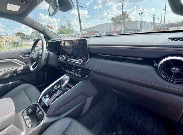 Used 2023 Chevrolet Colorado Z71 w/ Z71 Convenience Package 2 AWD/4WD image 13