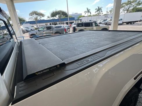 Used 2025 GMC Sierra 2500 Denali Ultimate AWD/4WD image 3
