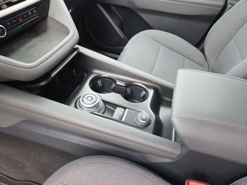Used 2025 Ford Explorer Active AWD/4WD image 10
