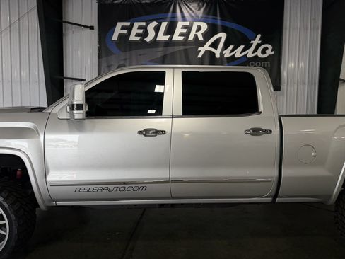 Used 2017 GMC Sierra 2500 SLT w/ Duramax Plus Package AWD/4WD image 17